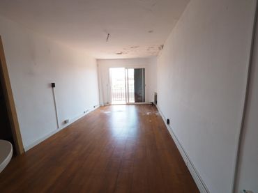 Piso con balcón en venta en Lluminetes