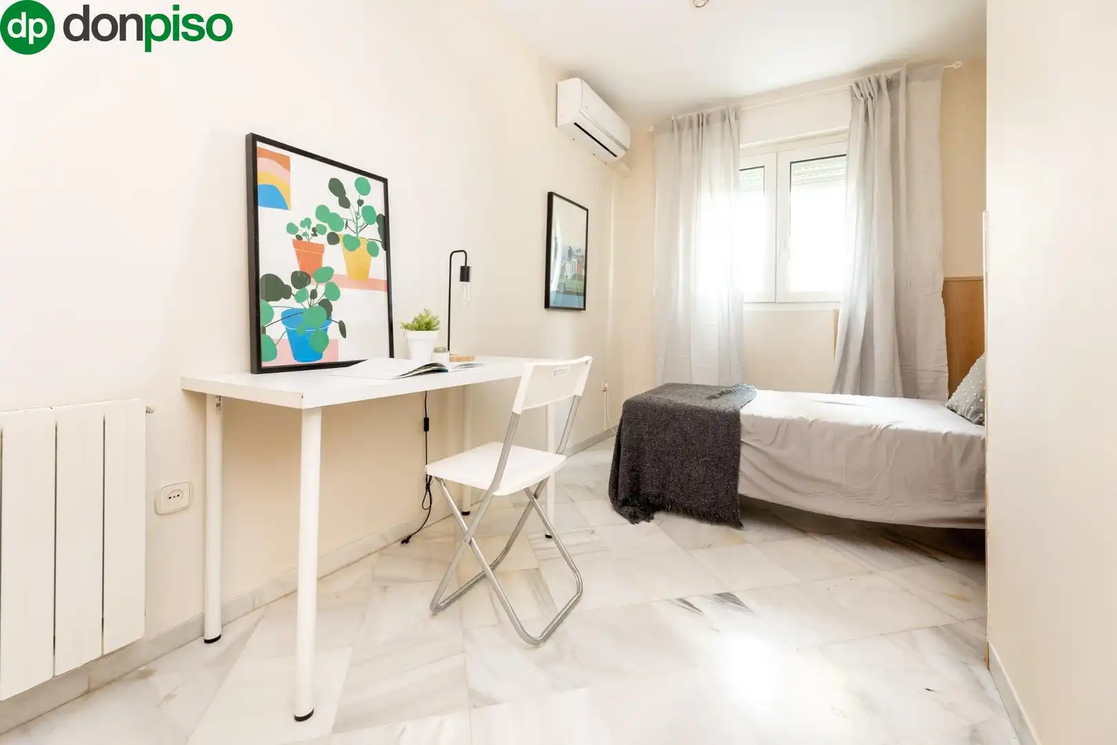 Habitación de Casa o chalet en venta en Granada con Aire acondicionado, Calefacción y Jardín privado