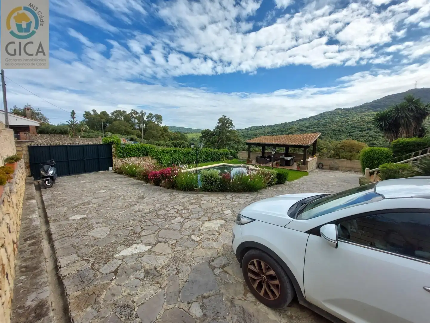 Jardí de Casa o xalet en venda en Algeciras amb Aire condicionat, Jardí privat i Piscina