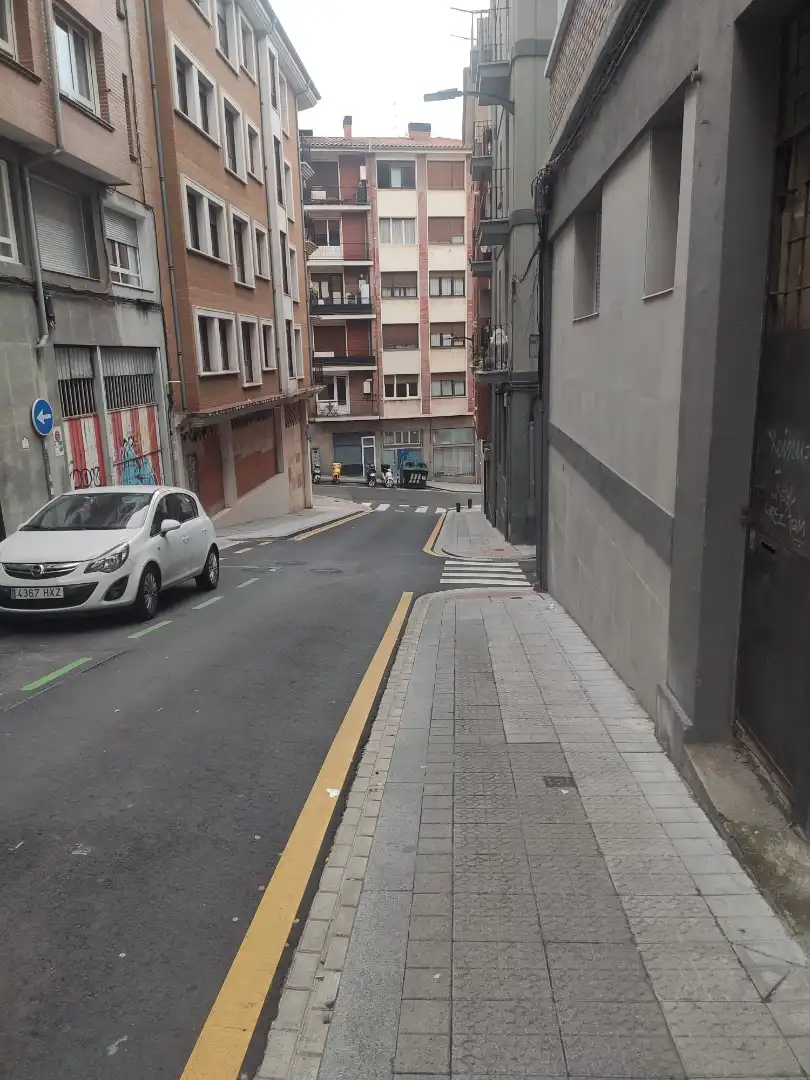 Vista exterior de Local en venda en Bilbao  amb Calefacció i Moblat