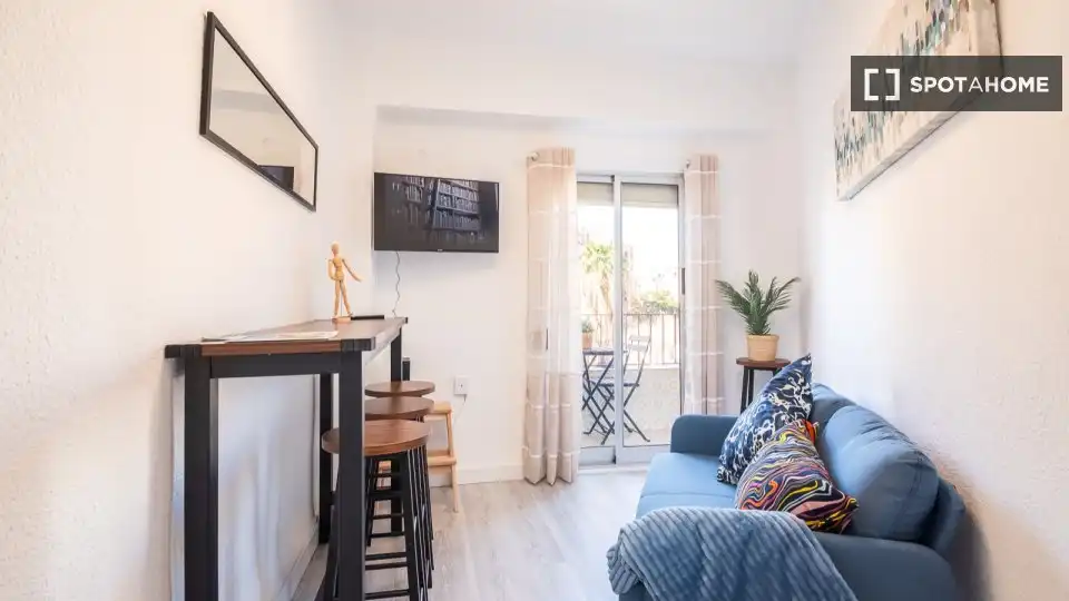 Room in Les Tendetes - Avenida Burjassot
