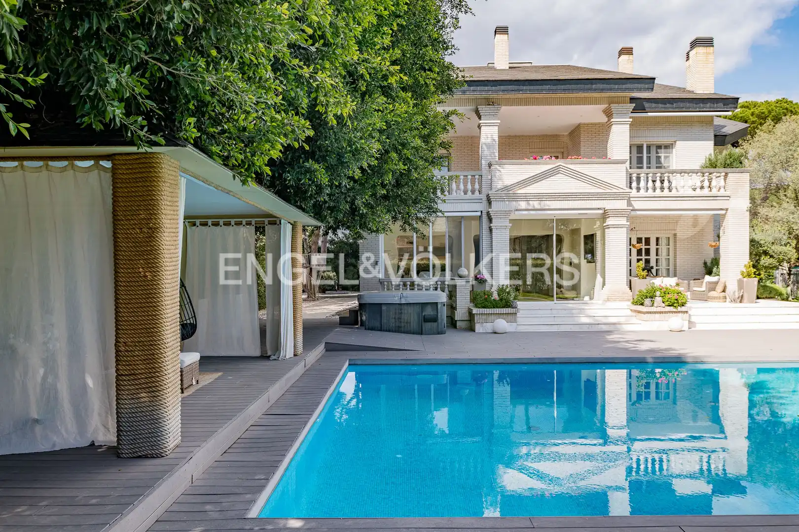Vista exterior de Casa o xalet en venda en Castelldefels amb Aire condicionat, Calefacció i Jardí privat