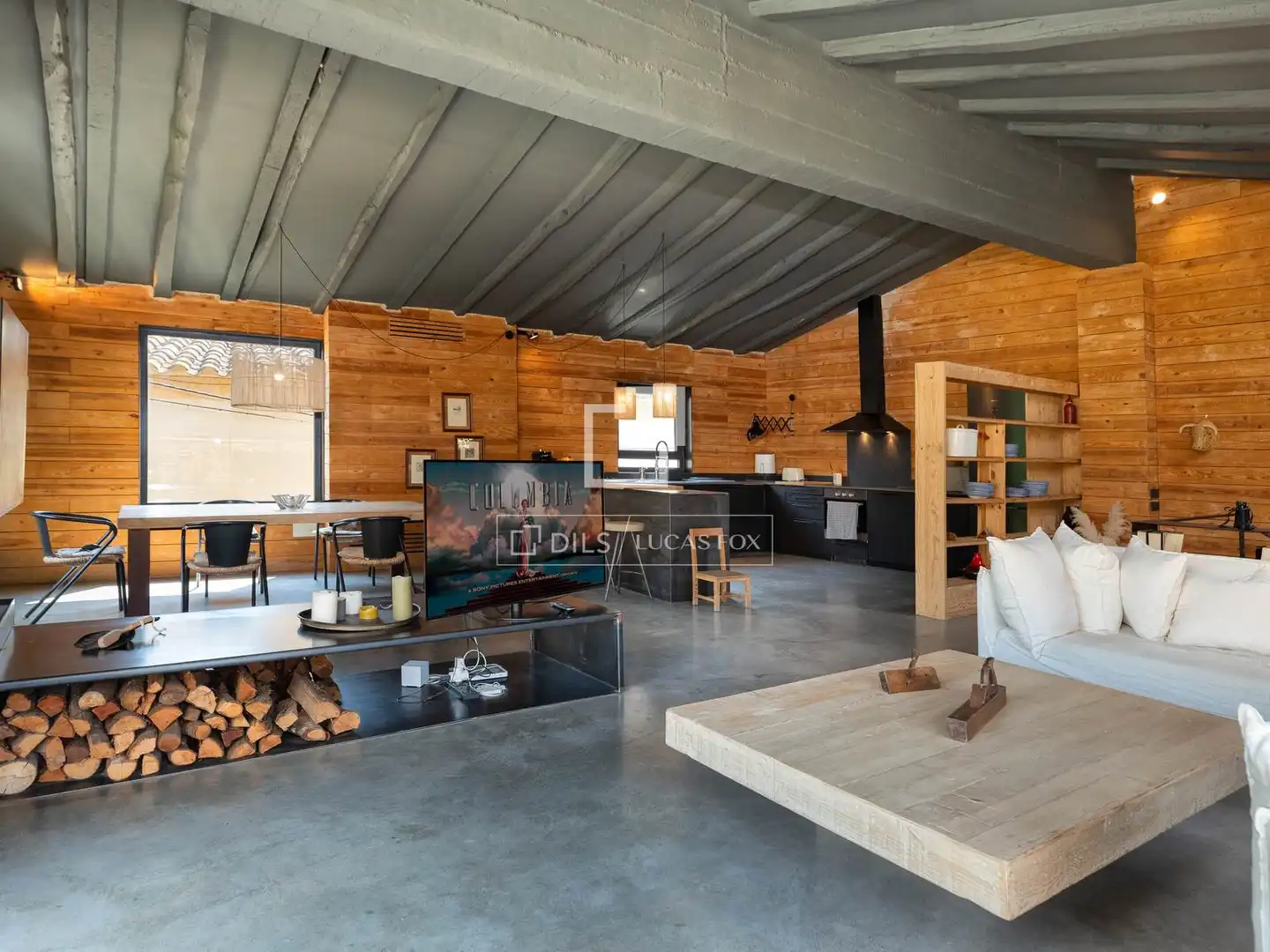 Sala de estar de Finca rústica en venta en Bàscara con Aire acondicionado y Terraza