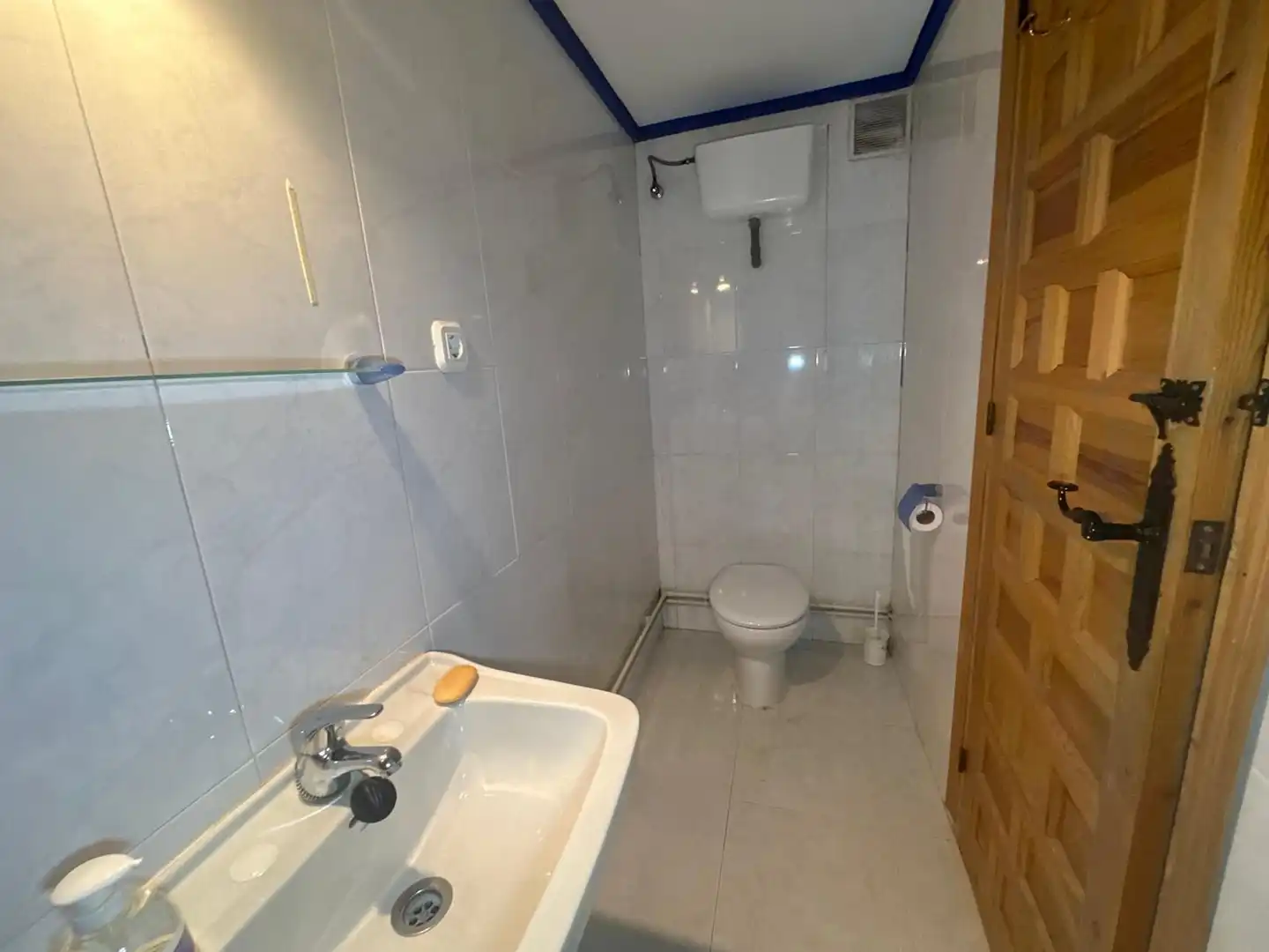 Bathroom of Houses for sale in Argamasilla de Alba  with Balcony