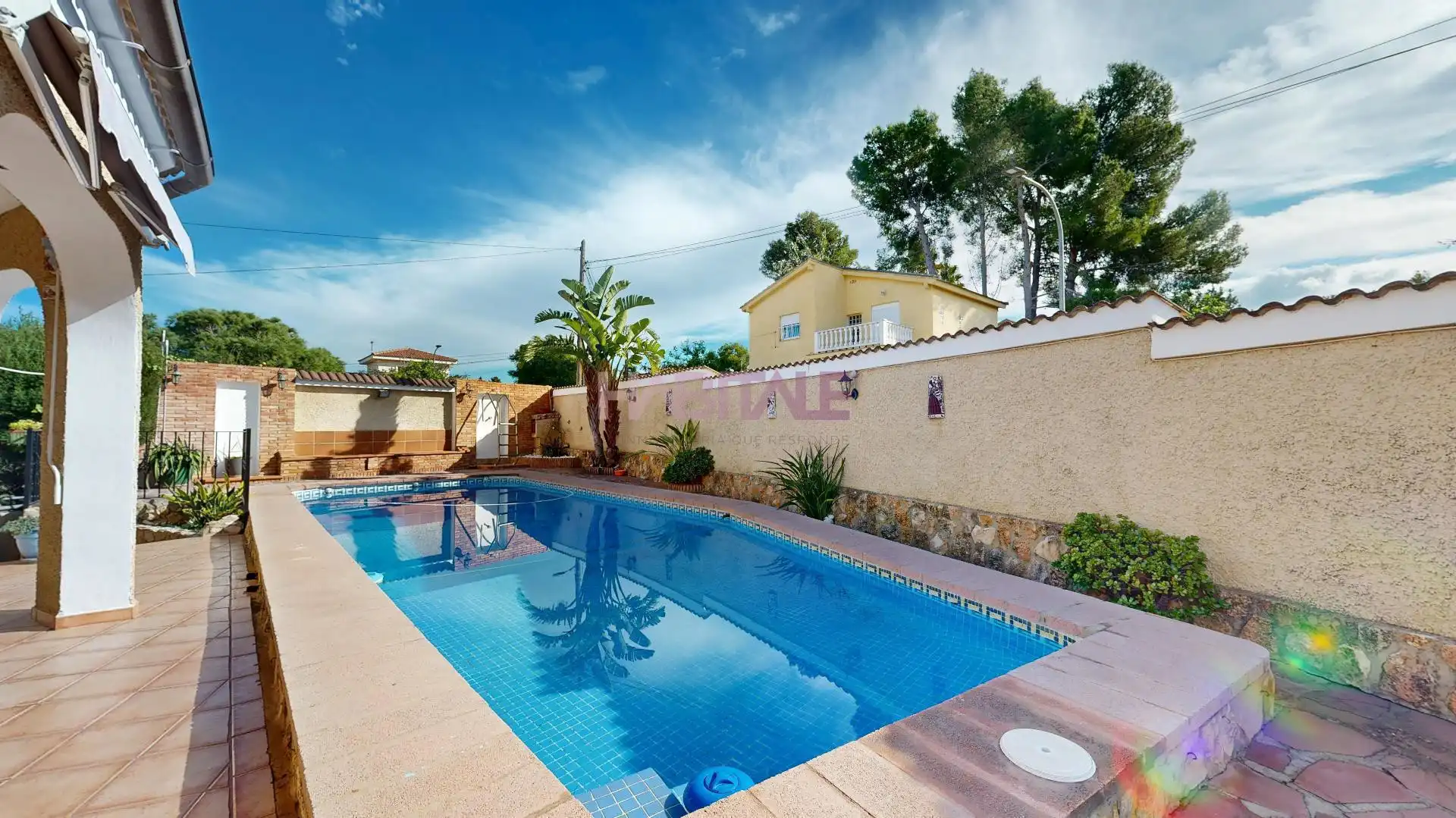 Casa amb piscina en venda a Montserrat