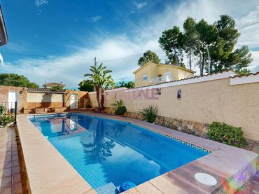 Casa con piscina in vendita a Montserrat