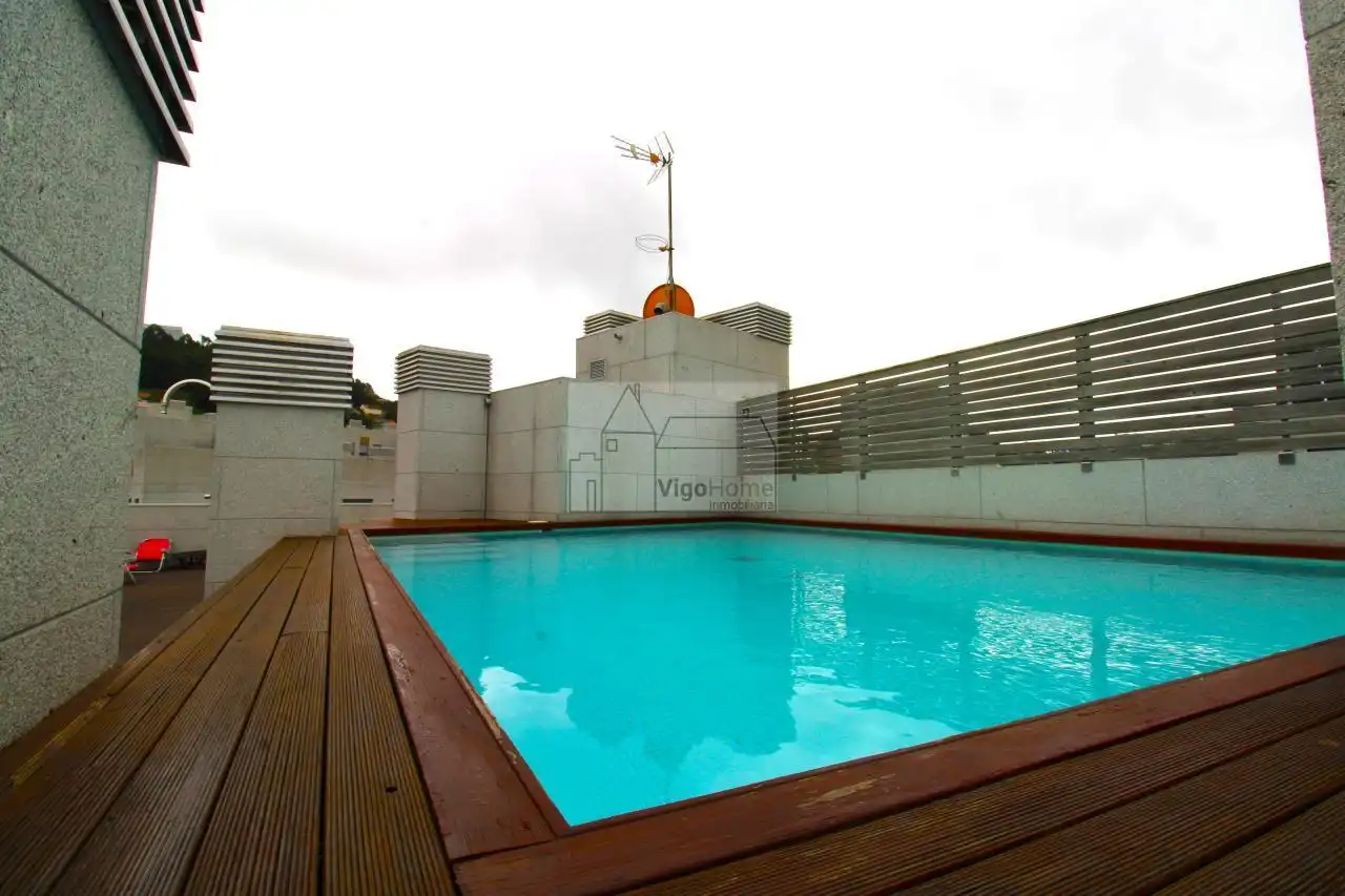 Piscina de Pis de lloguer en Vigo  amb Calefacció, Traster i Piscina