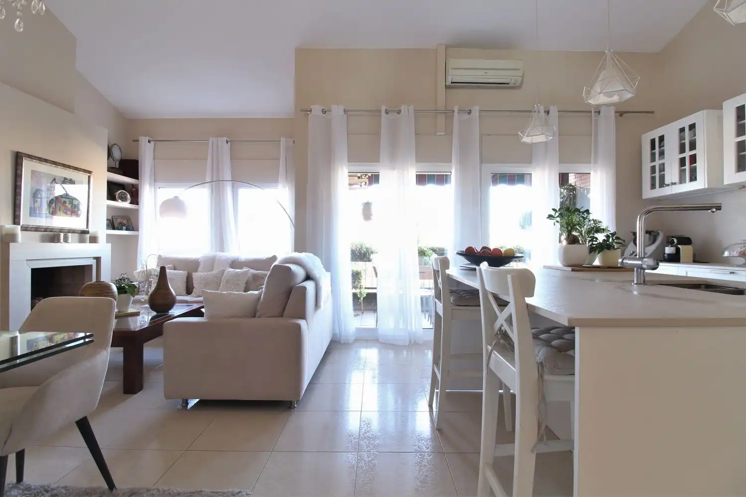 Wohnzimmer von Wohnung zum Verkauf in Girona mit Klimaanlage, Abstellraum und Balkon