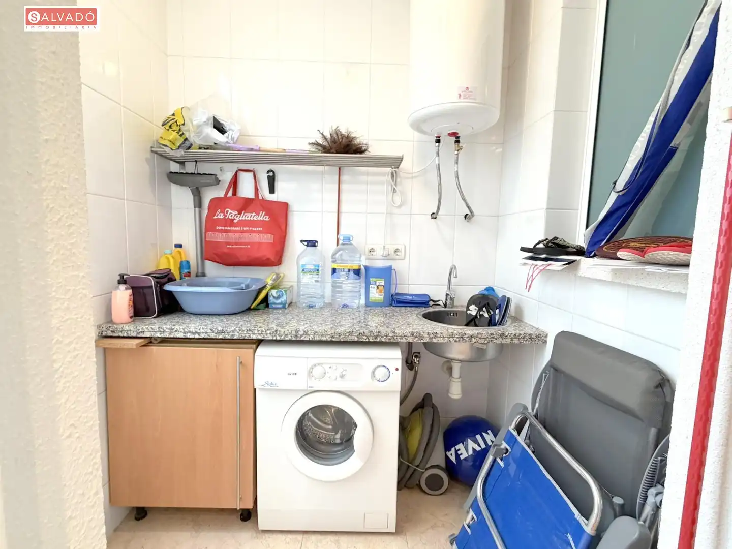 Küche von Wohnung zum Verkauf in Calafell mit Klimaanlage, Privatgarten und Terrasse