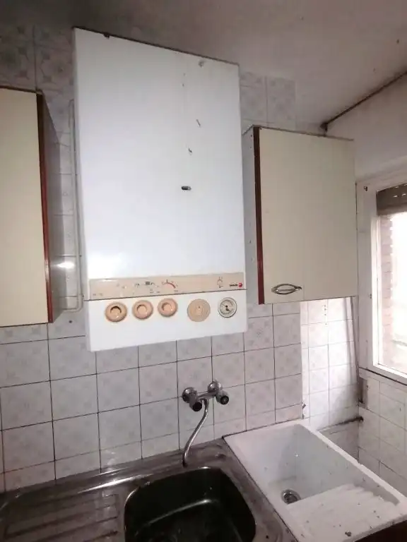 Cuina de Pis en venda en Gijón  amb Calefacció, Parquet i Moblat