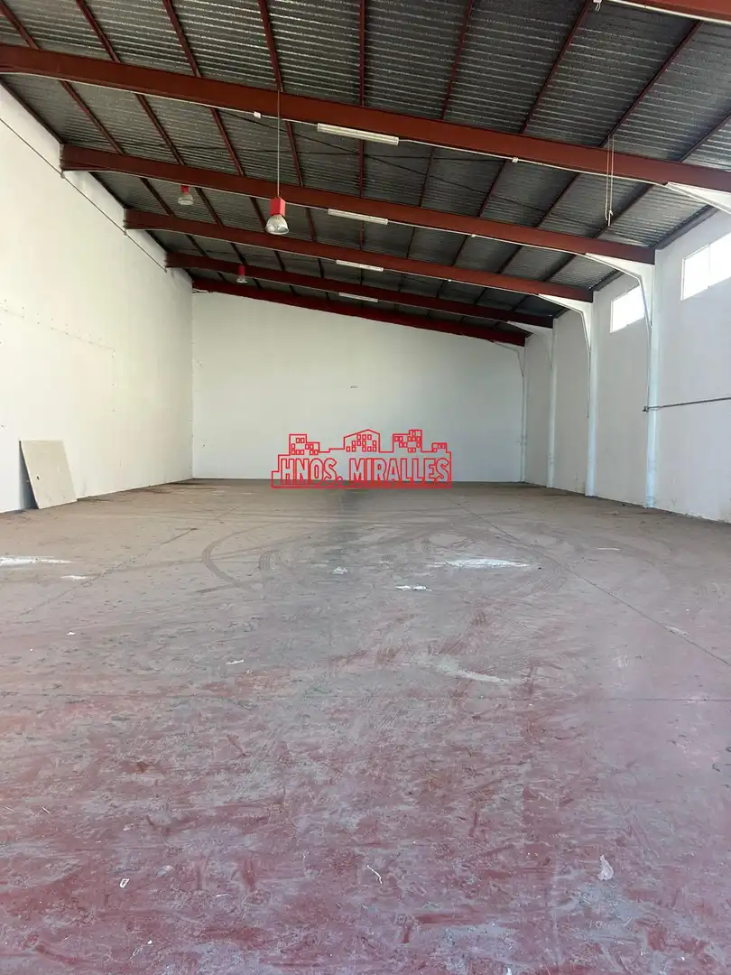 Nave industrial de alquiler en Catral