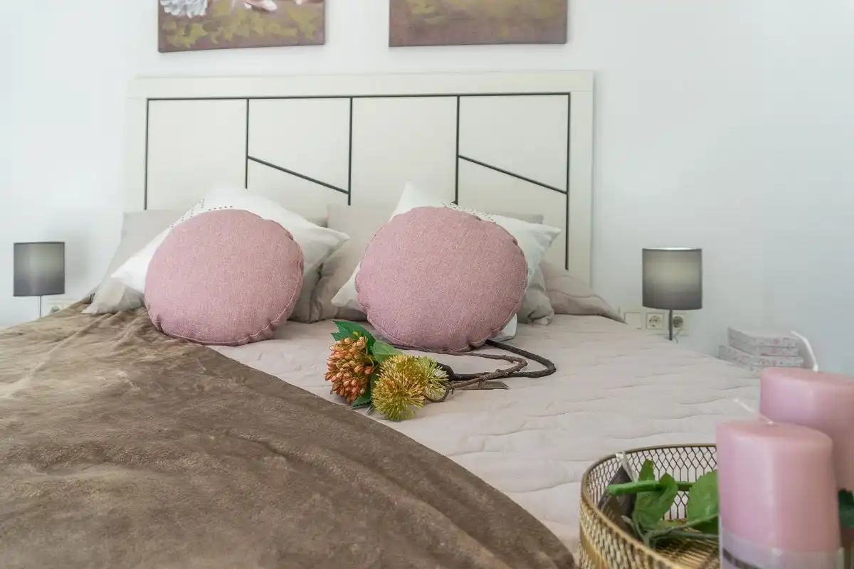 Habitación de Apartamento en venta en Torrevieja con Aire acondicionado, Amueblado y Piscina comunitaria