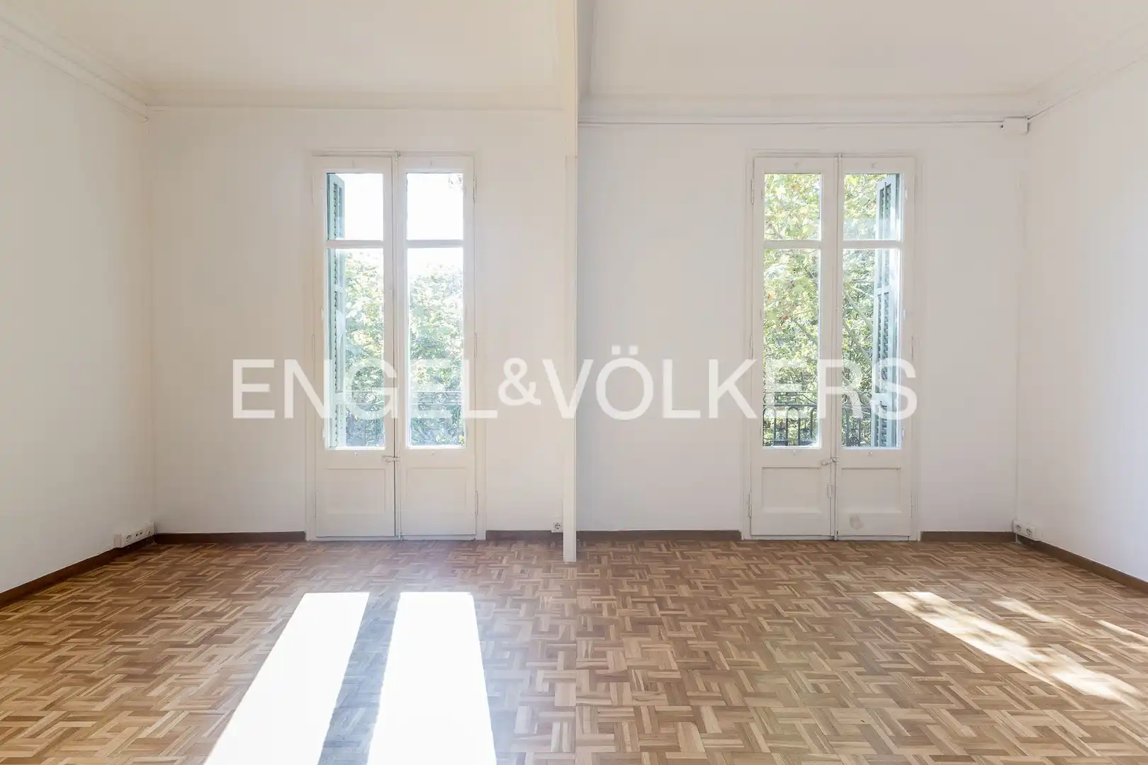 Sala d'estar de Pis en venda en Barcelona amb Calefacció, Parquet i Balcó