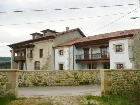 Außenansicht von Country house zur Miete in Reocín mit Privatgarten, Terrasse und Balkon