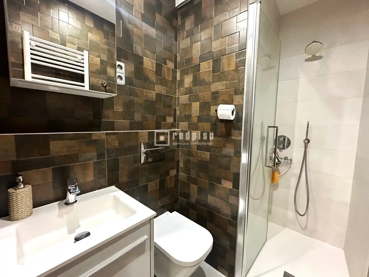 Bathroom of Flat for sale in Madrid