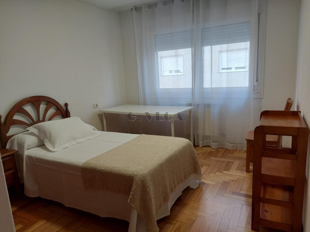 Habitación de Piso de alquiler en Vigo  con Calefacción y Amueblado