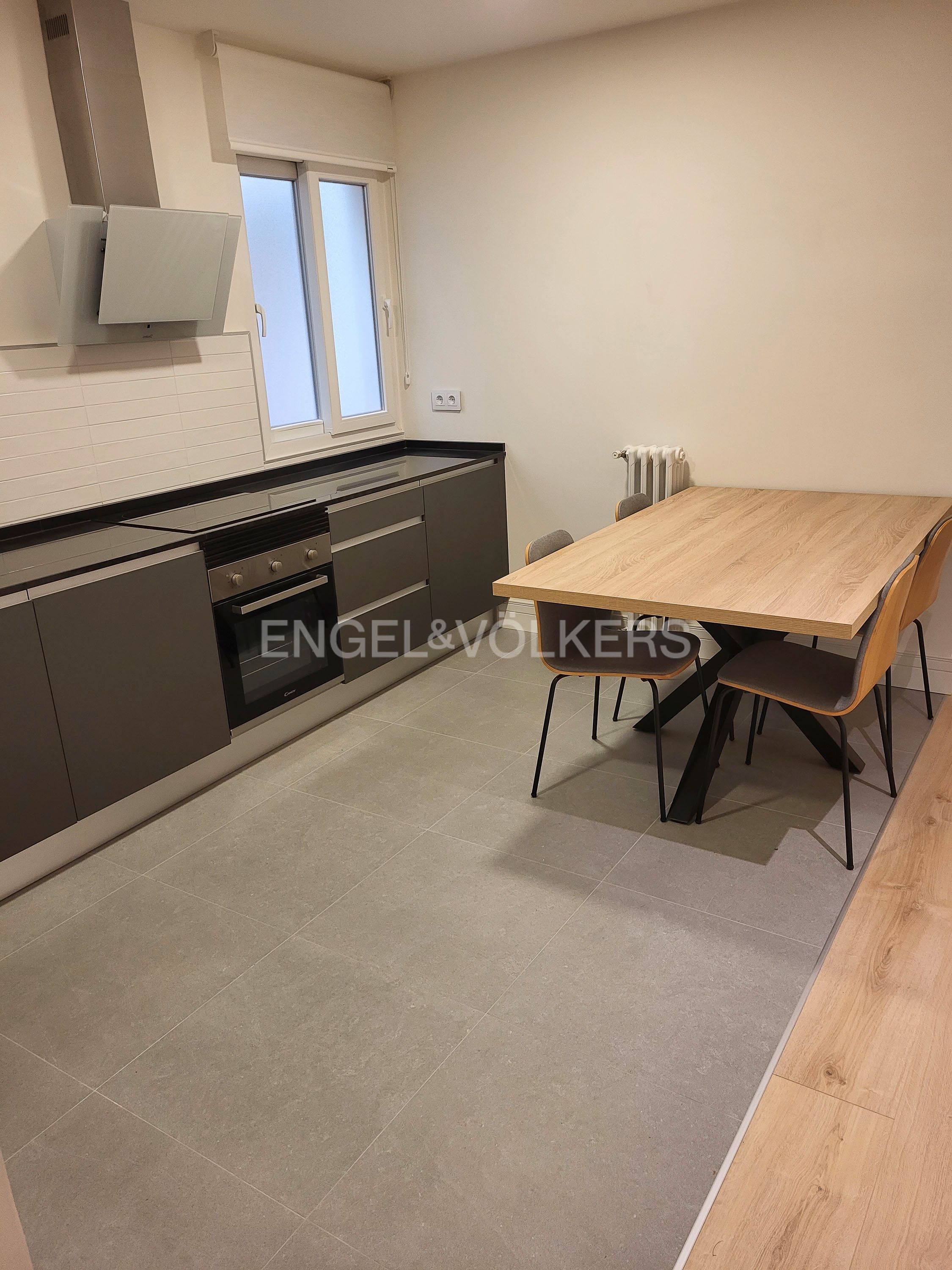 Cuina de Pis de lloguer en  Madrid Capital amb Aire condicionat, Calefacció i Moblat