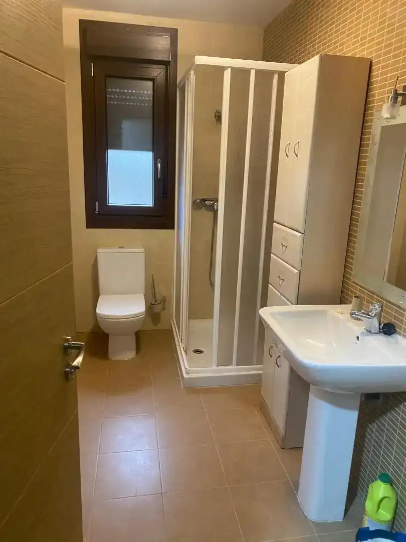 Baño de Planta baja en venta en Huérmeces con Parquet y Amueblado