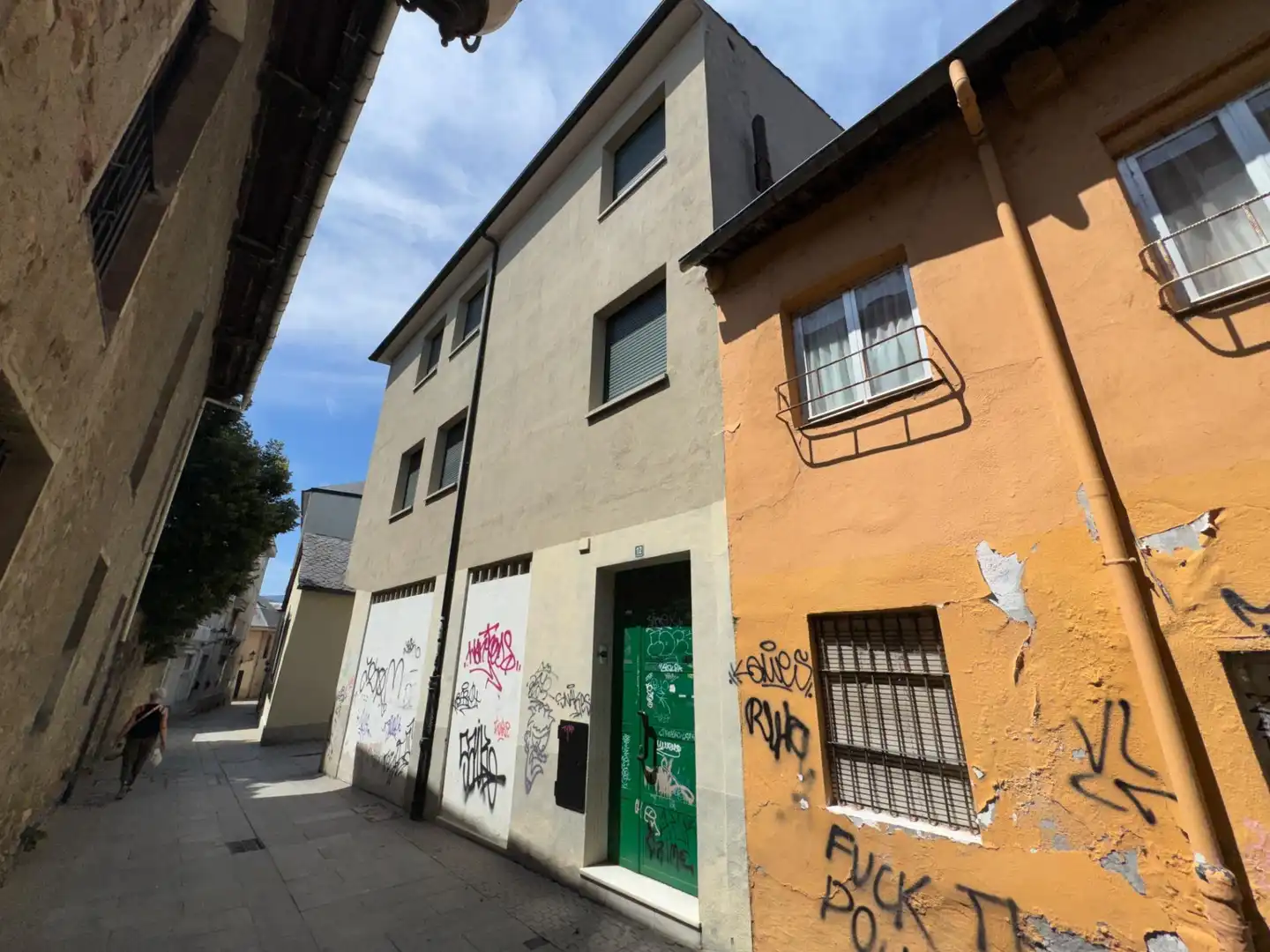 Vista exterior de Edifici en venda en Ponferrada