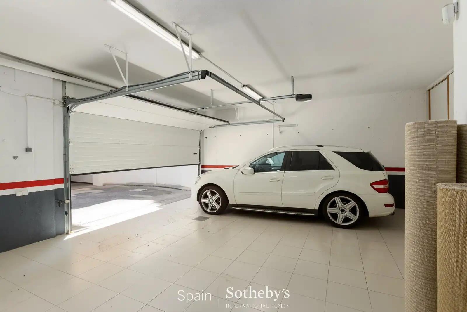 Parking de Casa o chalet en venta en Alella con Aire acondicionado, Calefacción y Jardín privado