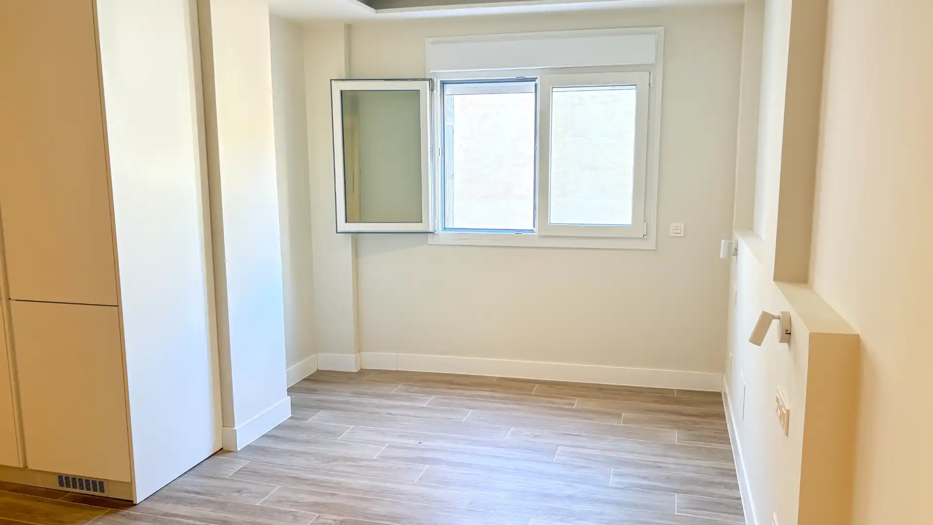 Bedroom of Study for sale in Málaga  with Air Conditioner, Heating and Oven