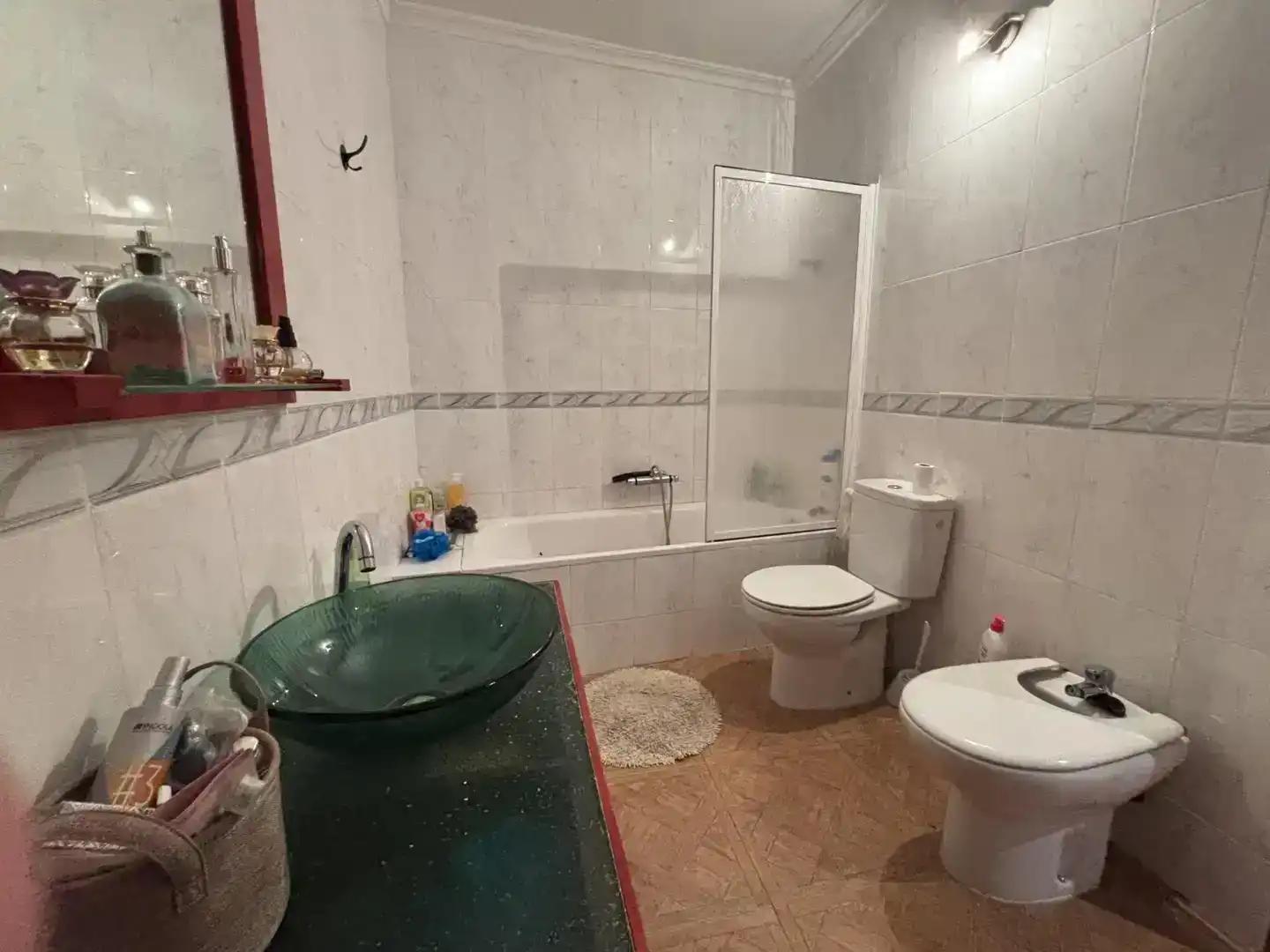 Bany de Casa adosada en venda en Robledo amb Parquet, Traster i Moblat