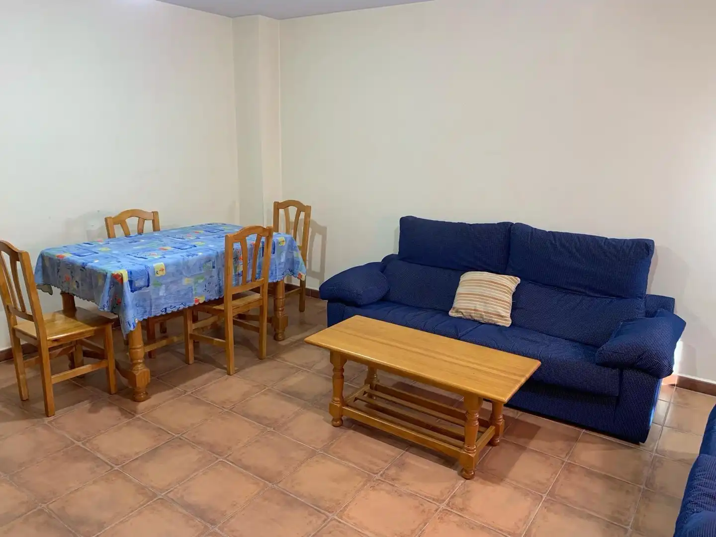 Wohnzimmer von Wohnung zum Verkauf in Atienza mit Heizung und Möbliert