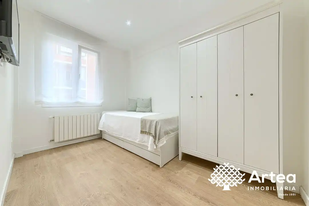 Schlafzimmer von Wohnung zum Verkauf in Bilbao  mit Heizung, Privatgarten und Möbliert