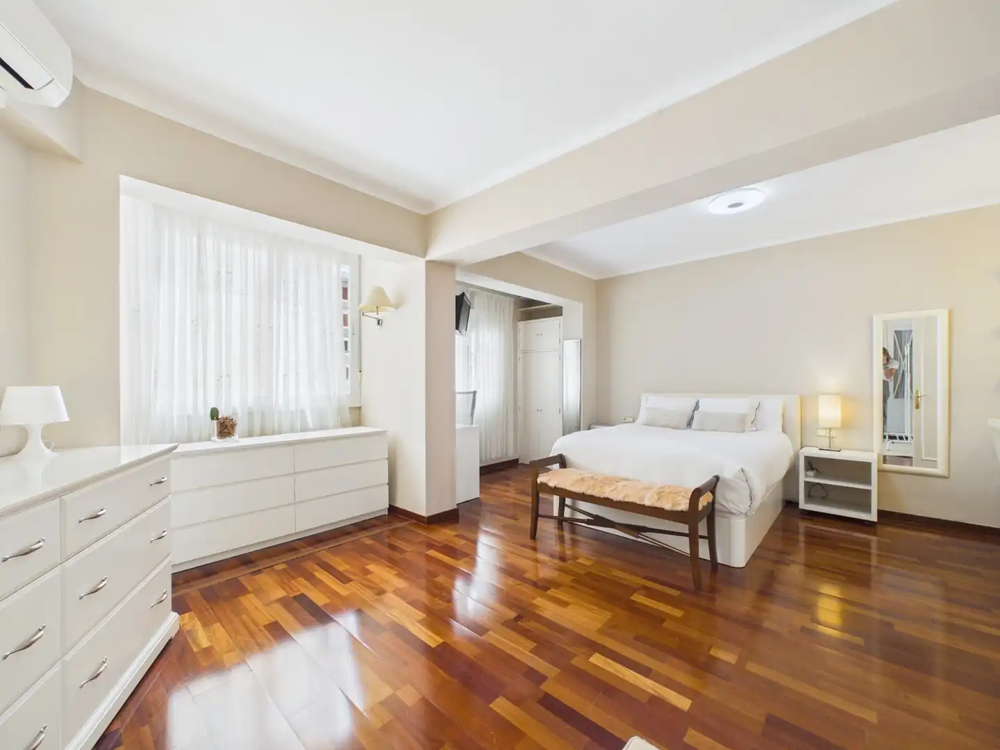 Dormitori de Apartament de lloguer en  Palma de Mallorca amb Aire condicionat, Moblat i Balcó