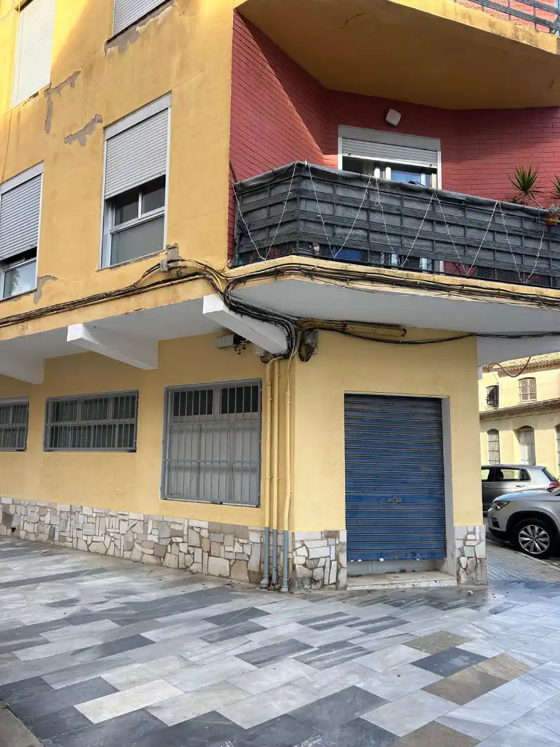 Gewerbefläche zum Verkauf in Carrer de la Mare de Déu 65, imagen 2