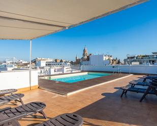 Swimming pool of Flat for sale in  Sevilla Capital  with Air Conditioner, Alarm and Community pool