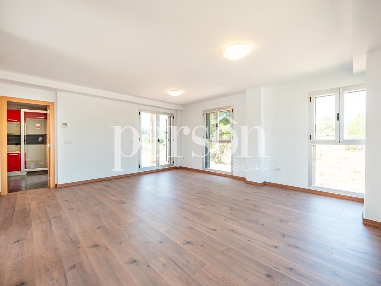 Sala d'estar de Casa o xalet en venda en Chiva amb Aire condicionat, Jardí privat i Parquet