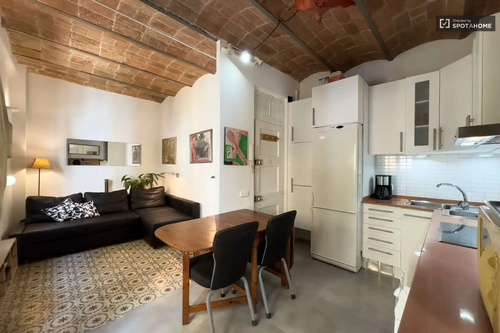 Cuina de Apartament per a compartir en Barcelona amb Aire condicionat, Calefacció i Terrassa