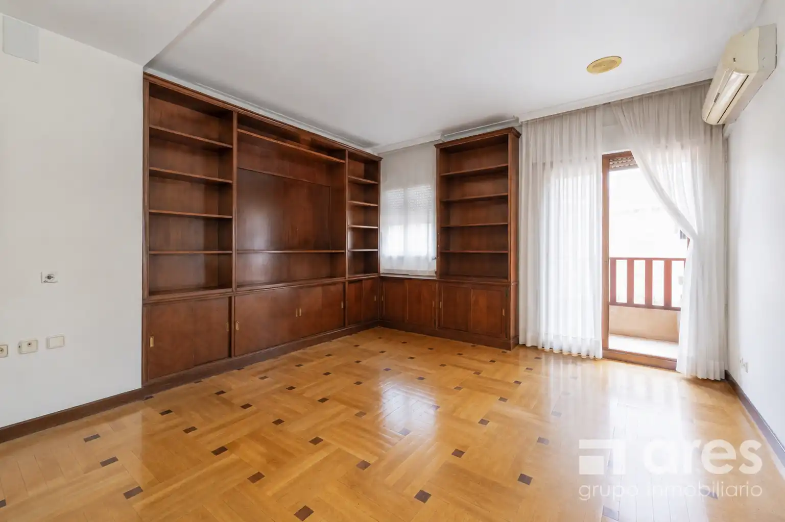 Wohnzimmer von Wohnung zum Verkauf in Pozuelo de Alarcón mit Klimaanlage, Heizung und Terrasse