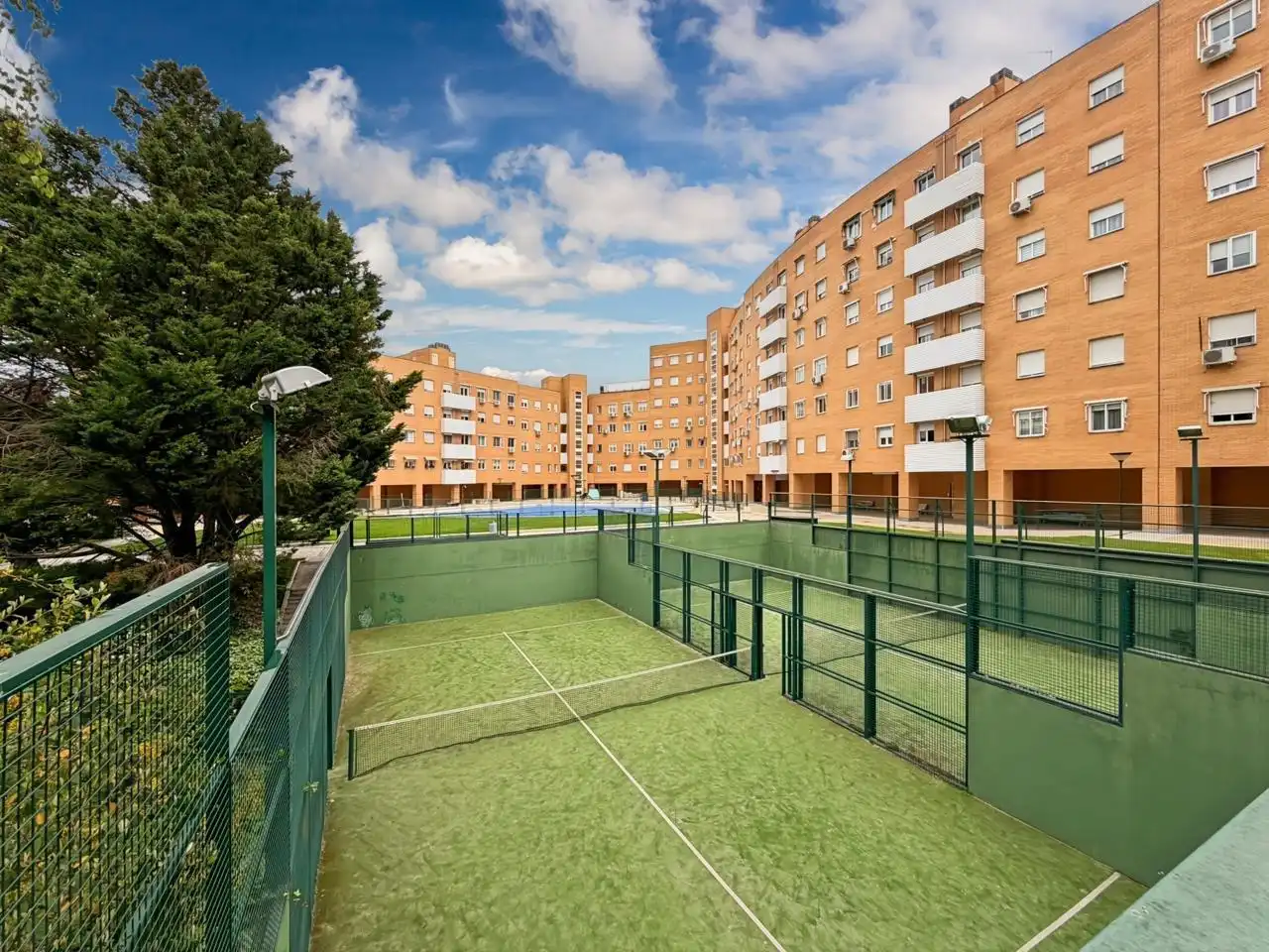 Vista exterior de Piso en venta en Madrid con Aire acondicionado, Calefacción y Piscina comunitaria