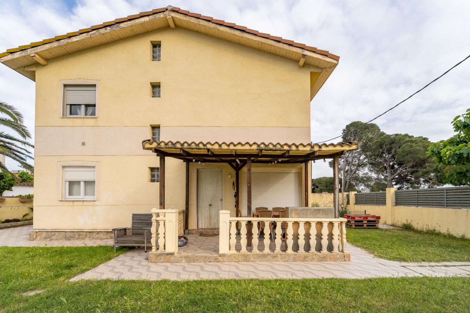 Vista exterior de Casa o xalet en venda en Cambrils amb Aire condicionat, Parquet i Terrassa