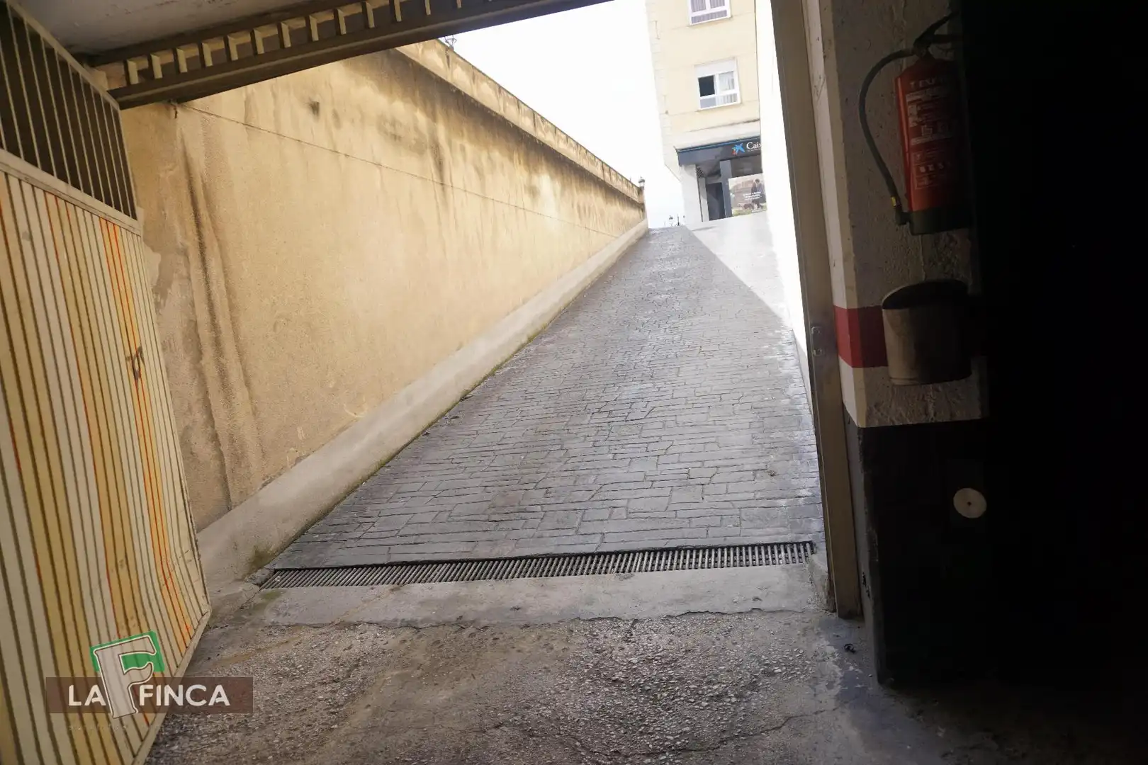 Aparcament de Pis en venda en Oviedo  amb Calefacció, Parquet i Terrassa