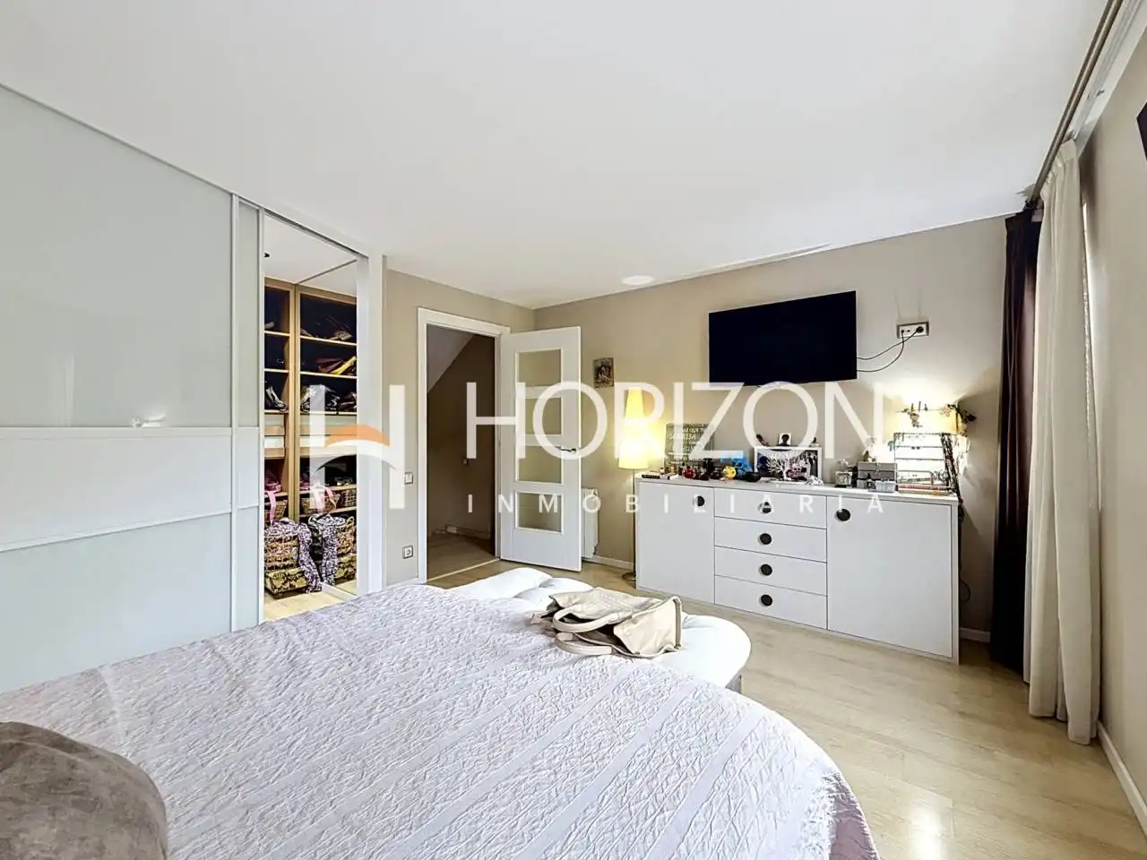 Bedroom of Detached homes for sale in Barcelona  with Air Conditioner, Heating and Private garden