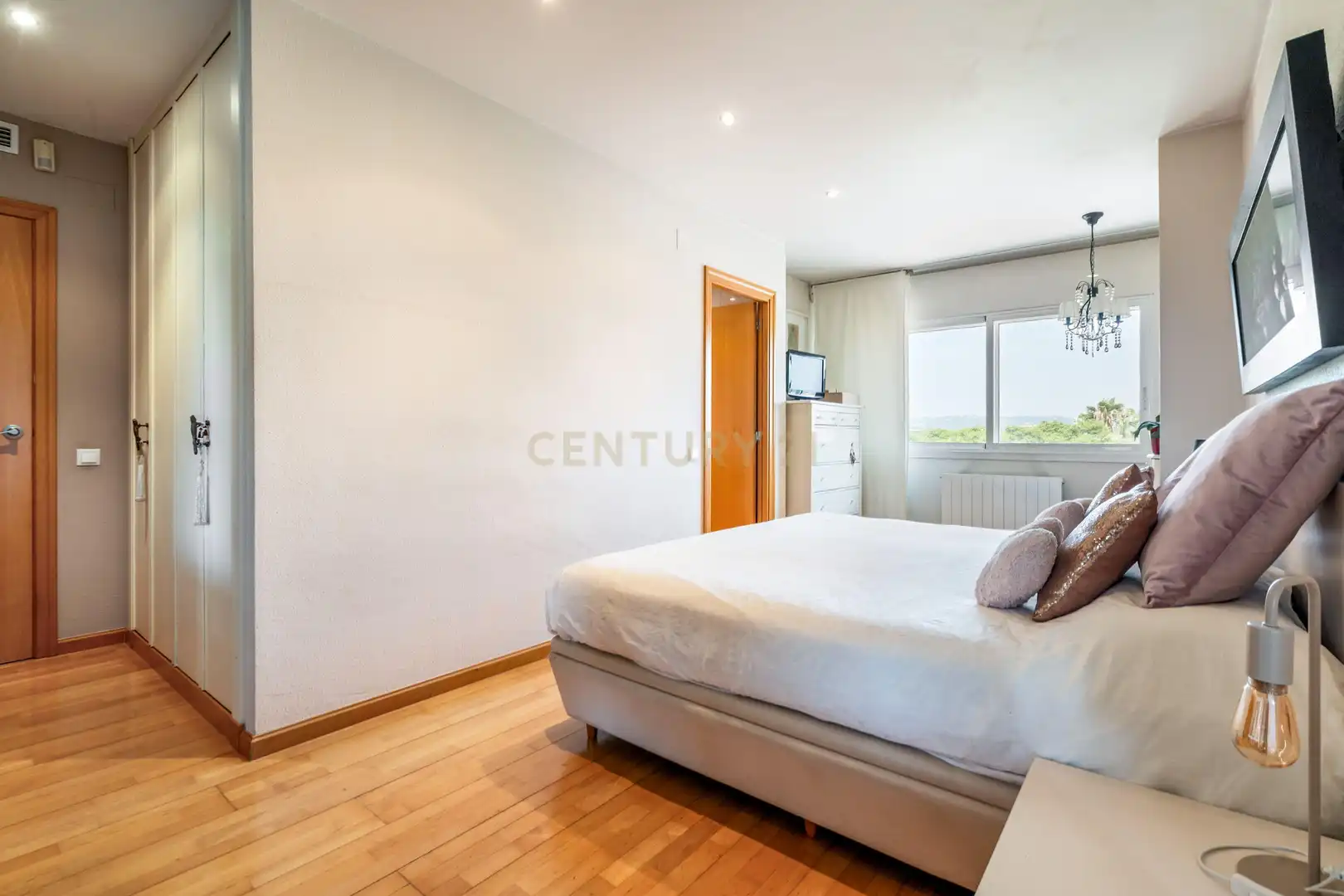 Dormitori de Apartament en venda en Sant Joan Despí amb Aire condicionat i Piscina comunitària