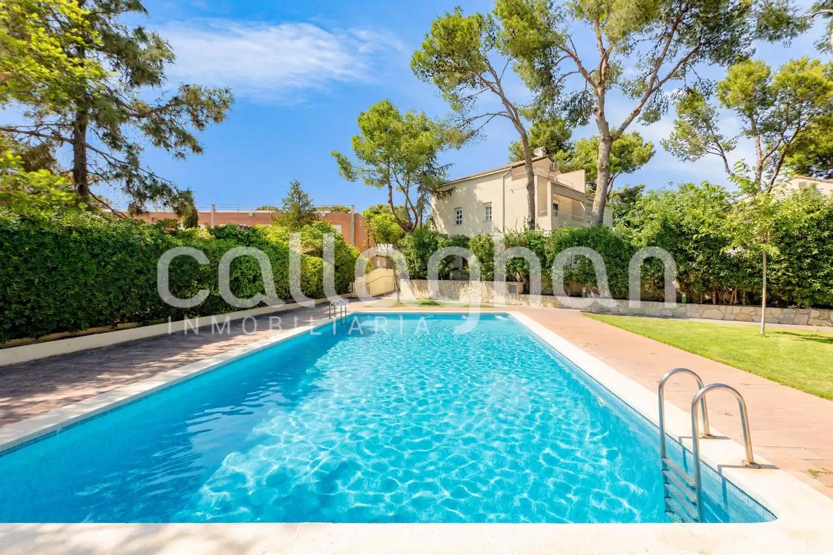 Piscina de Casa adosada en venta en Godella con Aire acondicionado, Calefacción y Jardín privado
