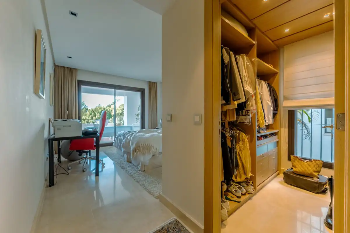 Dormitori de Apartament en venda en Benahavís amb Alarma