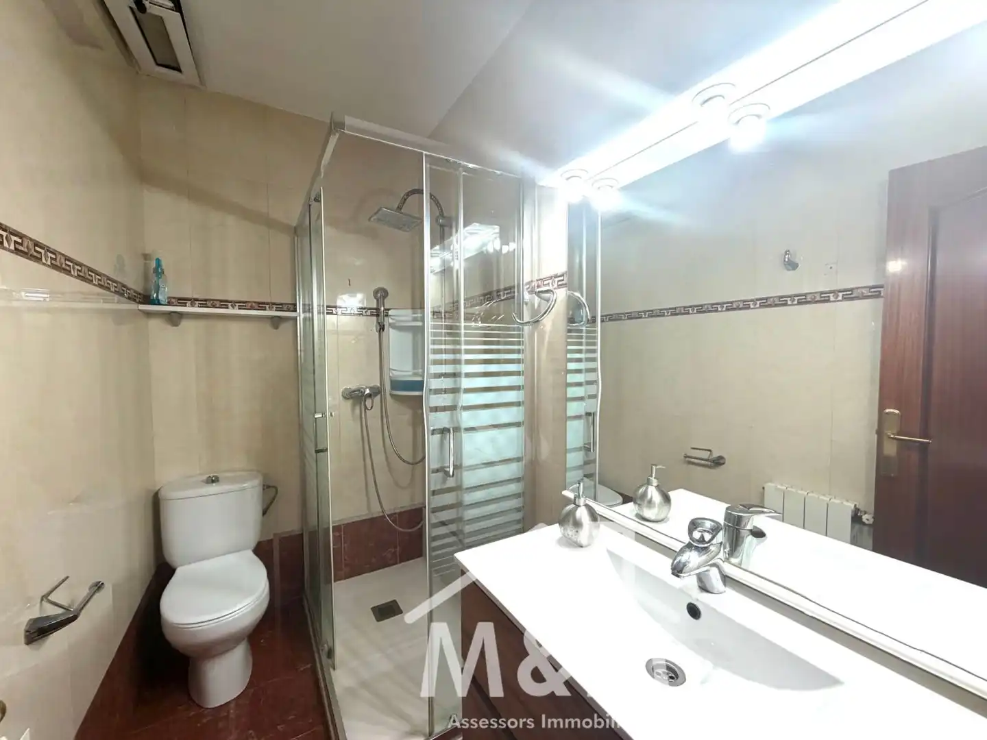 Badezimmer von Gebäude zum Verkauf in Viladecans
