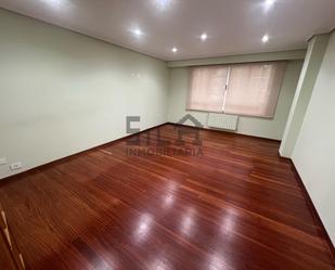 Bedroom of Flat to rent in Ourense Capital   with Heating, Parquet flooring and Balcony