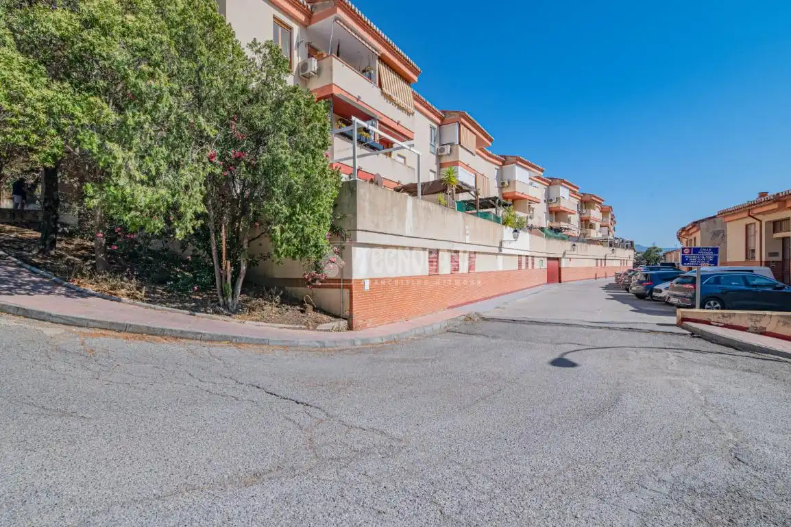 Vista exterior de Piso en venta en Cenes de la Vega