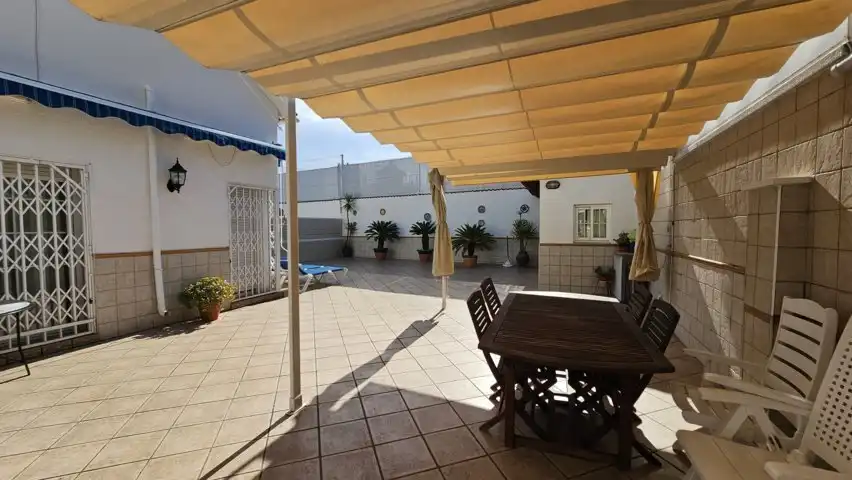 Terrasse von Einfamilien-Reihenhaus zum Verkauf in Calafell mit Klimaanlage, Heizung und Privatgarten