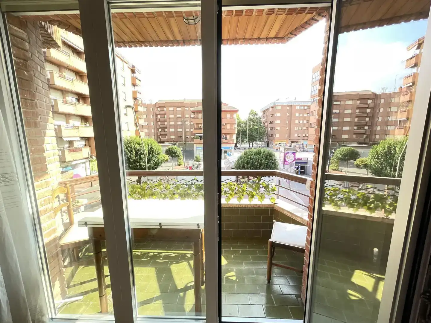 Balcony of Flat for share in  Logroño  with Air Conditioner, Parquet flooring and Furnished