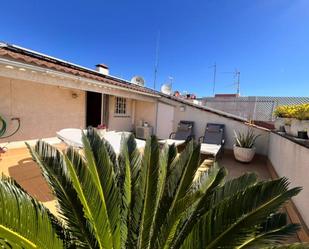 Vista exterior de Dúplex en venda en Vilanova i la Geltrú amb Terrassa i Balcó