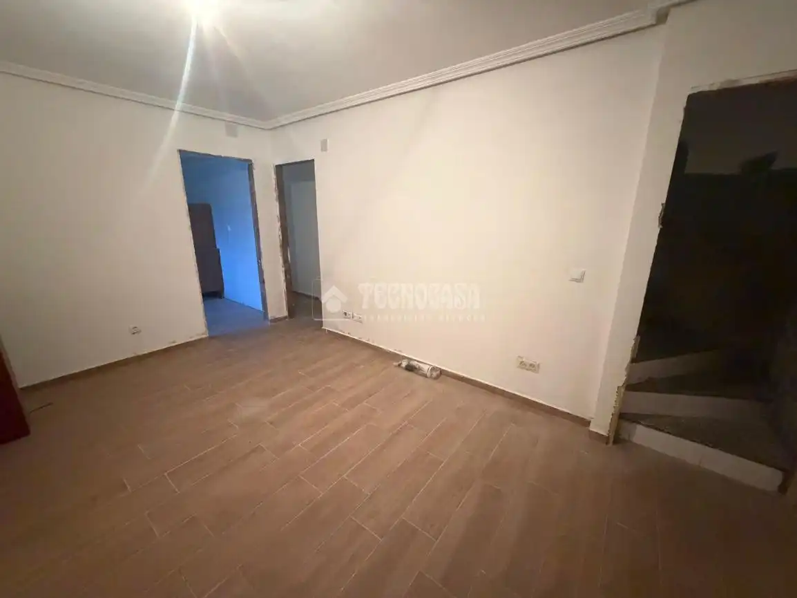 Casa adosada en venda a Dehesilla de Calamón - Campomanes