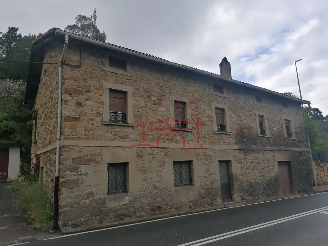 Vista exterior de Finca rústica en venda en Izurtza amb Calefacció
