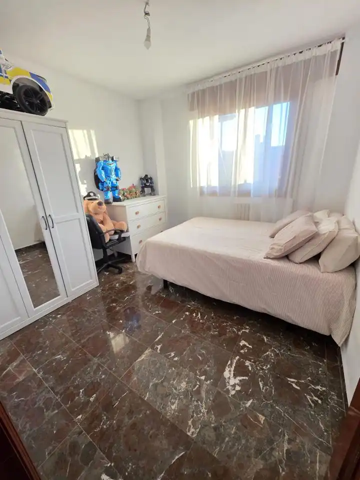 Habitación de Piso en venta en Zaragoza con Aire acondicionado, Calefacción y Jardín privado